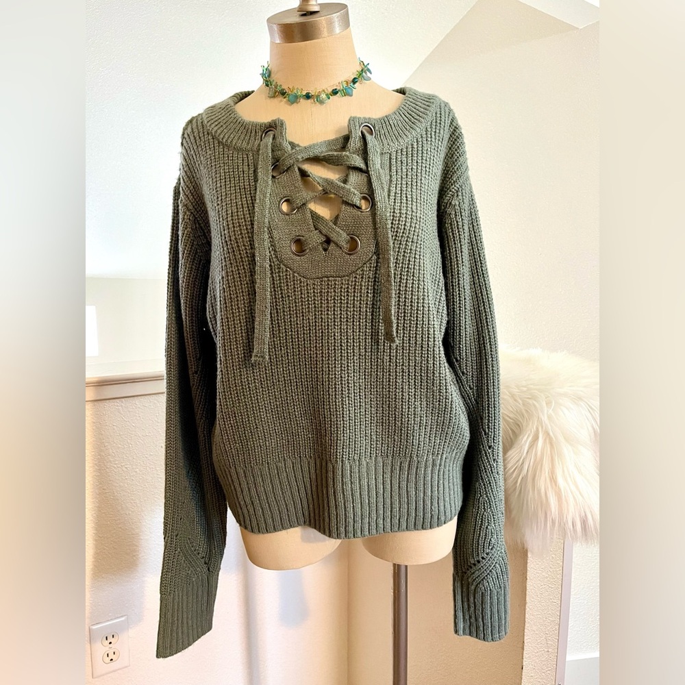 NWT L Sage Green Cable Knit V Neck Lace Up Sweater